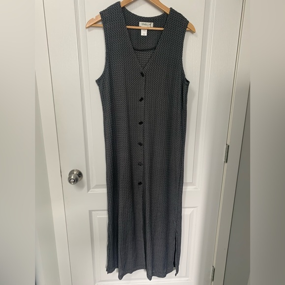 Cold water Creek - Size Medium- Buttons down front- Silt on each side. EUC - Picture 6 of 6